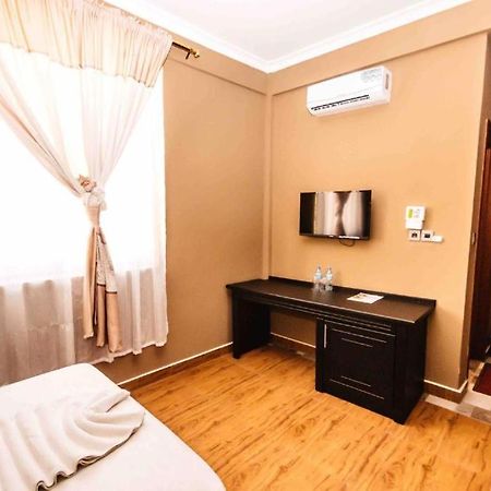 Panone Hotel Boma Boma la Ngombe Экстерьер фото
